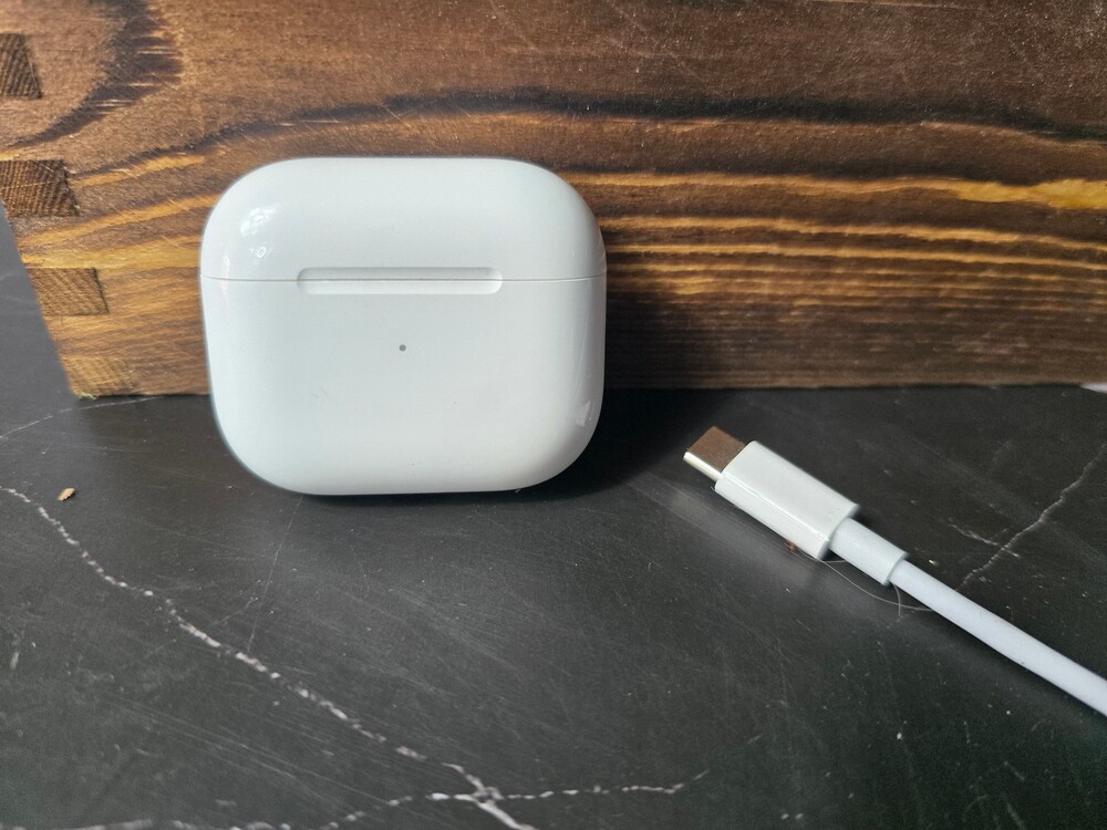 Apple AirPods 3rd Generation Wireless Earbuds White USB-C Charging Case
